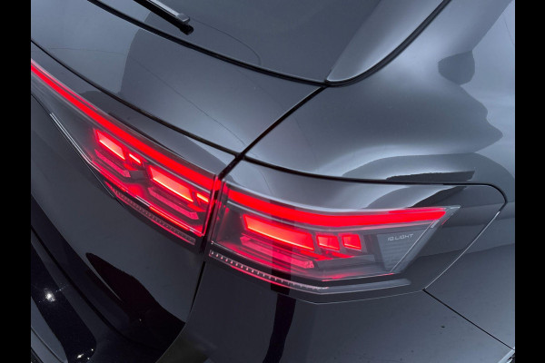 Volkswagen Passat Variant 1.5 eHybrid R-Line Edition 272 pk Automaat (DSG) | Verlengde garantie | Navigatie | Panoramadak | Trekhaak (wegklapbaar) | Lederen bekleding | Rondomzicht camera | Stoelverwarming/ventilatie |  R-Line |