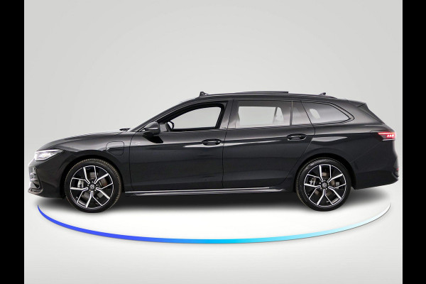 Volkswagen Passat Variant 1.5 eHybrid R-Line Edition 272 pk Automaat (DSG) | Verlengde garantie | Navigatie | Panoramadak | Trekhaak (wegklapbaar) | Lederen bekleding | Rondomzicht camera | Stoelverwarming/ventilatie |  R-Line |