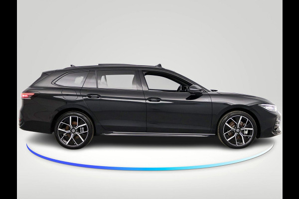 Volkswagen Passat Variant 1.5 eHybrid R-Line Edition 272 pk Automaat (DSG) | Verlengde garantie | Navigatie | Panoramadak | Trekhaak (wegklapbaar) | Lederen bekleding | Rondomzicht camera | Stoelverwarming/ventilatie |  R-Line |
