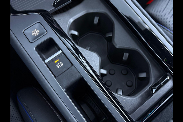 Volkswagen Passat Variant 1.5 eHybrid R-Line Edition 272 pk Automaat (DSG) | Verlengde garantie | Navigatie | Panoramadak | Trekhaak (wegklapbaar) | Lederen bekleding | Rondomzicht camera | Stoelverwarming/ventilatie |  R-Line |