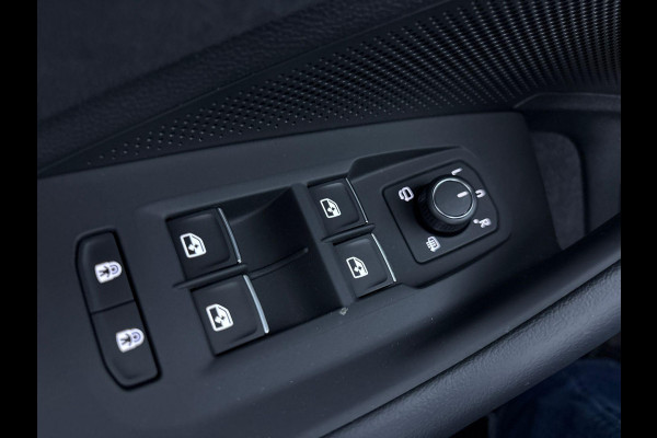 Volkswagen Passat Variant 1.5 eHybrid R-Line Edition 272 pk Automaat (DSG) | Verlengde garantie | Navigatie | Panoramadak | Trekhaak (wegklapbaar) | Lederen bekleding | Rondomzicht camera | Stoelverwarming/ventilatie |  R-Line |