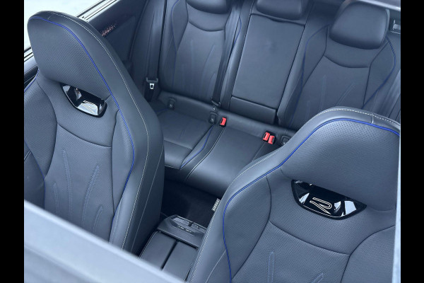 Volkswagen Passat Variant 1.5 eHybrid R-Line Edition 272 pk Automaat (DSG) | Verlengde garantie | Navigatie | Panoramadak | Trekhaak (wegklapbaar) | Lederen bekleding | Rondomzicht camera | Stoelverwarming/ventilatie |  R-Line |