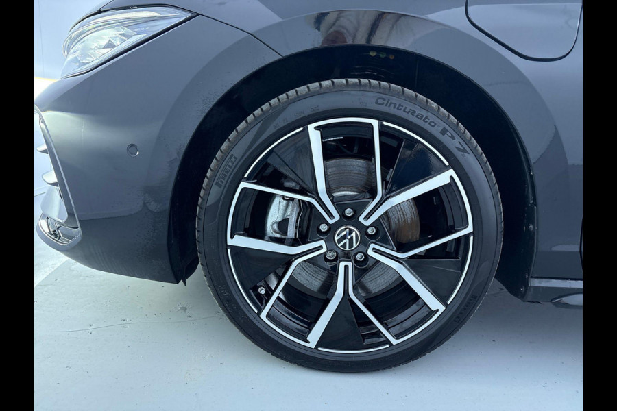 Volkswagen Passat Variant 1.5 eHybrid R-Line Edition 272 pk Automaat (DSG) | Verlengde garantie | Navigatie | Panoramadak | Trekhaak (wegklapbaar) | Lederen bekleding | Rondomzicht camera | Stoelverwarming/ventilatie |  R-Line |