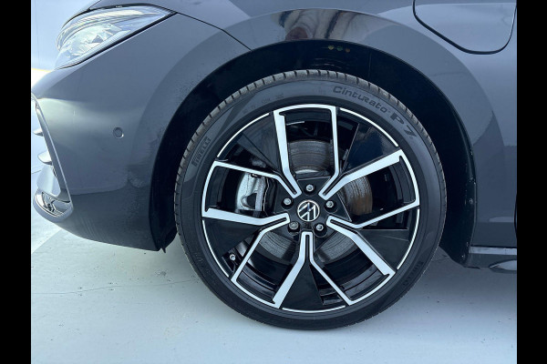 Volkswagen Passat Variant 1.5 eHybrid R-Line Edition 272 pk Automaat (DSG) | Verlengde garantie | Navigatie | Panoramadak | Trekhaak (wegklapbaar) | Lederen bekleding | Rondomzicht camera | Stoelverwarming/ventilatie |  R-Line |