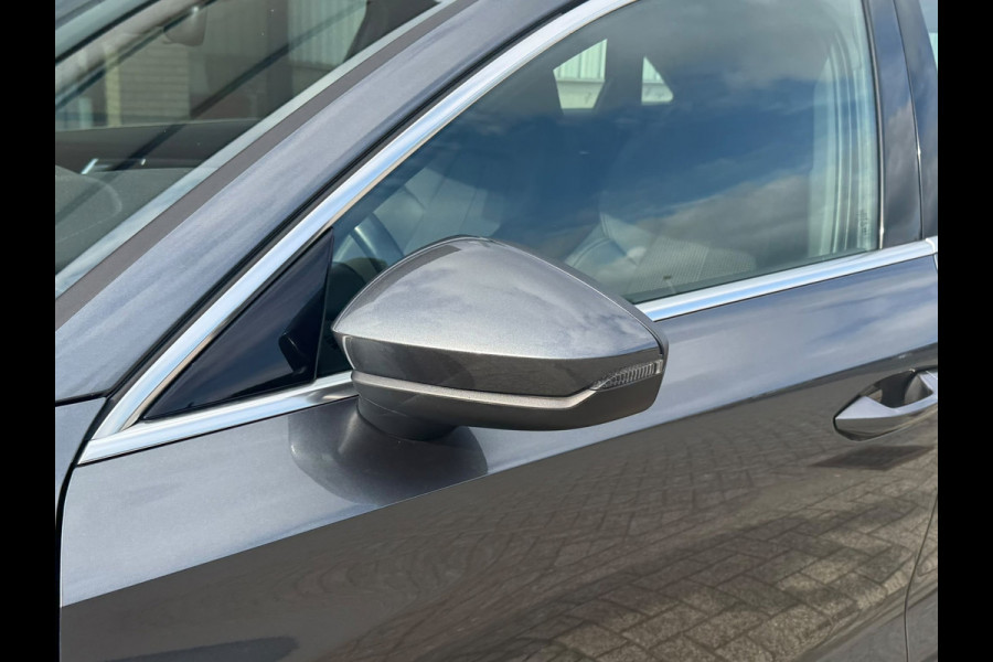 Audi A3 Limousine 30 TFSI automaat S edition, 2 X S-LINE, digitaal cockpit,1 e eigenaar, NL auto met nap