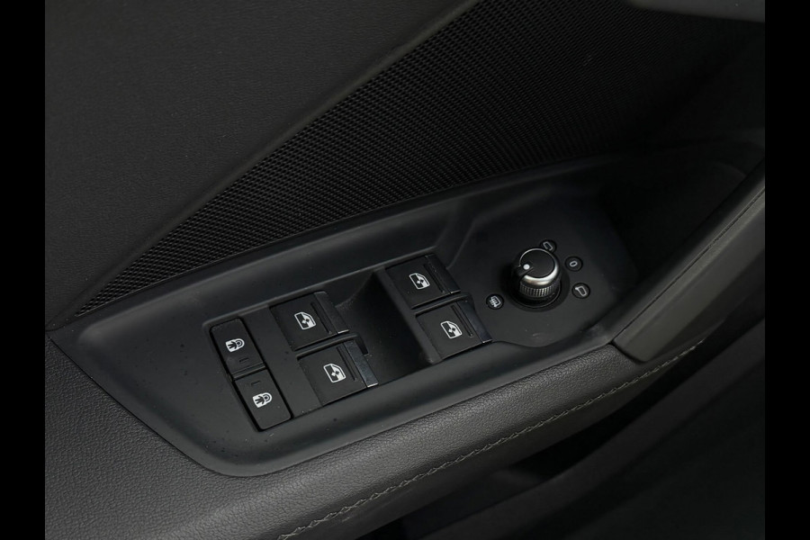 Audi A3 Limousine 30 TFSI automaat S edition, 2 X S-LINE, digitaal cockpit,1 e eigenaar, NL auto met nap