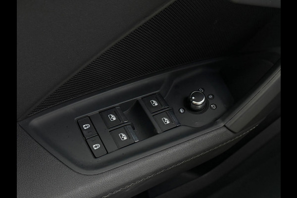 Audi A3 Limousine 30 TFSI automaat S edition, 2 X S-LINE, digitaal cockpit,1 e eigenaar, NL auto met nap