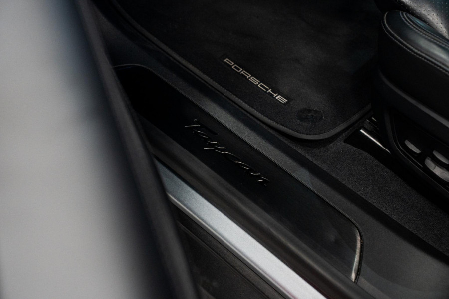 Porsche Taycan Sport Turismo 93 kWh *BOSE / Panorama / 18-wegs Sportstoelen / Warmtepomp / Memory / Electric Sport Sound*