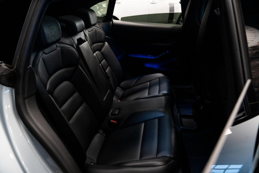 Porsche Taycan Sport Turismo 93 kWh *BOSE / Panorama / 18-wegs Sportstoelen / Warmtepomp / Memory / Electric Sport Sound*