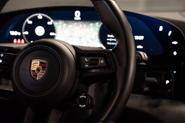 Porsche Taycan Sport Turismo 93 kWh *BOSE / Panorama / 18-wegs Sportstoelen / Warmtepomp / Memory / Electric Sport Sound*