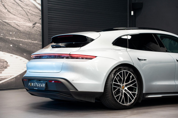 Porsche Taycan Sport Turismo 93 kWh *BOSE / Panorama / 18-wegs Sportstoelen / Warmtepomp / Memory / Electric Sport Sound*