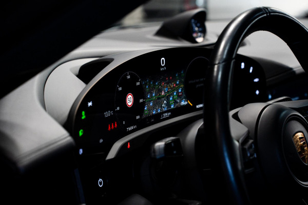 Porsche Taycan Sport Turismo 93 kWh *BOSE / Panorama / 18-wegs Sportstoelen / Warmtepomp / Memory / Electric Sport Sound*
