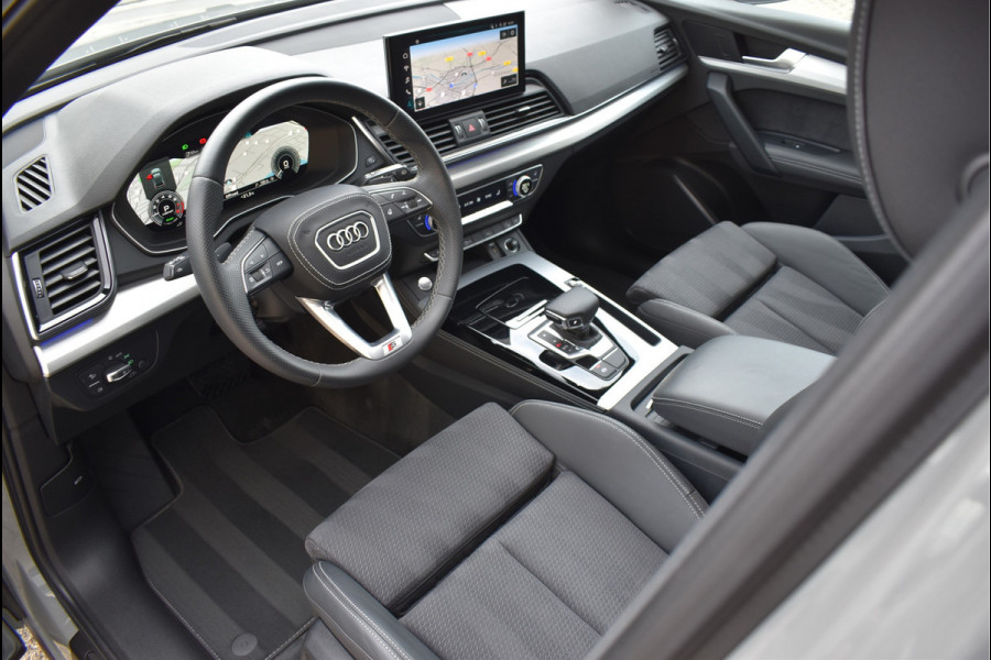 Audi Q5 55 TFSI e S-Line 367 Pk Quantum Grey Exclusive Pano Luchtvering ACC Sfeer 20 Inch