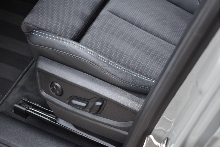 Audi Q5 55 TFSI e S-Line 367 Pk Quantum Grey Exclusive Pano Luchtvering ACC Sfeer 20 Inch