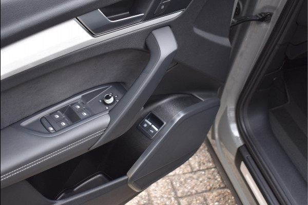 Audi Q5 55 TFSI e S-Line 367 Pk Quantum Grey Exclusive Pano Luchtvering ACC Sfeer 20 Inch