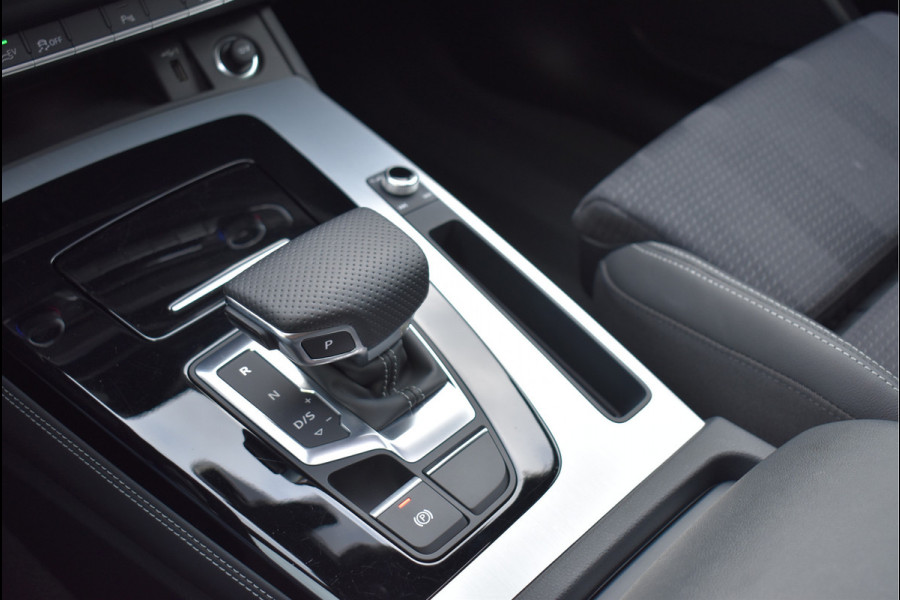 Audi Q5 55 TFSI e S-Line 367 Pk Quantum Grey Exclusive Pano Luchtvering ACC Sfeer 20 Inch
