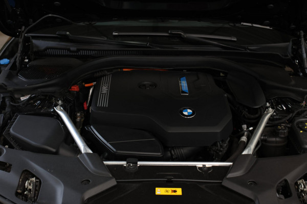 BMW 5 Serie Touring 530e xDrive M-Sport *Pano*Stoelventilatie*Laser*Head-Up*Camera*