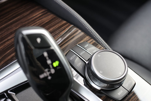 BMW 5 Serie Touring 530e xDrive M-Sport *Pano*Stoelventilatie*Laser*Head-Up*Camera*