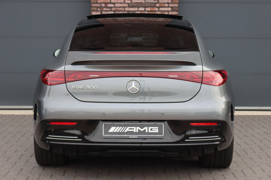 Mercedes-Benz EQE 300 AMG Line 90 kWh | Luchtvering | Distronic | Panoramadak | Memory | Warmtepomp | Keyless Go | Camera | Dodehoekassistent |