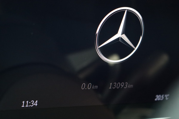 Mercedes-Benz EQE 300 AMG Line 90 kWh | Luchtvering | Distronic | Panoramadak | Memory | Warmtepomp | Keyless Go | Camera | Dodehoekassistent |