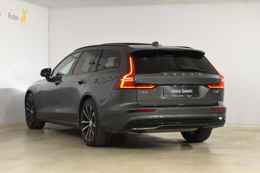 Volvo V60 T8 455PK Plug-in hybrid AWD Plus Dark / Adaptive Cruise Control / 360 Camera / Harman Kardon / Head-up display / Panorama schuifdak / Stoel- en stuurverwarming / Stoelverwarming achter / Trekhaak elektrisch wegklapbaar / Elektrische stoelen met geheugen