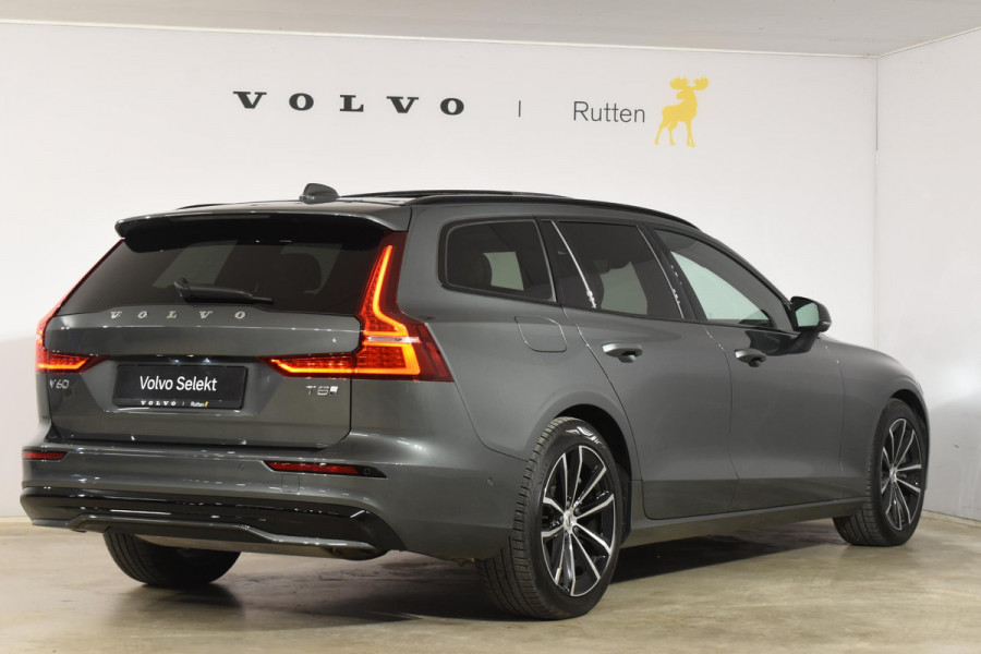 Volvo V60 T8 455PK Plug-in hybrid AWD Plus Dark / Adaptive Cruise Control / 360 Camera / Harman Kardon / Head-up display / Panorama schuifdak / Stoel- en stuurverwarming / Stoelverwarming achter / Trekhaak elektrisch wegklapbaar / Elektrische stoelen met geheugen