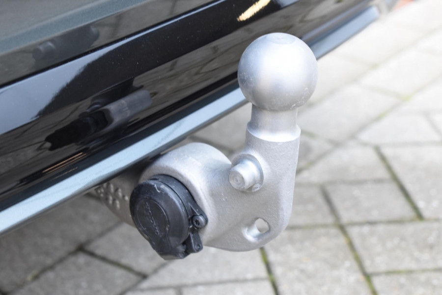 Volvo V60 T8 455PK Plug-in hybrid AWD Plus Dark / Adaptive Cruise Control / 360 Camera / Harman Kardon / Head-up display / Panorama schuifdak / Stoel- en stuurverwarming / Stoelverwarming achter / Trekhaak elektrisch wegklapbaar / Elektrische stoelen met geheugen