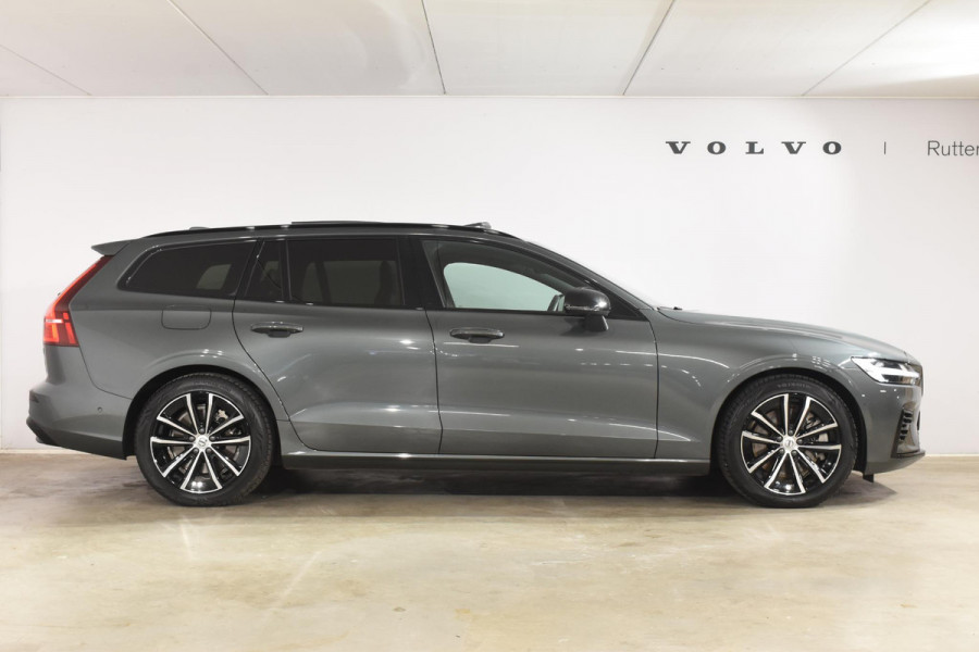 Volvo V60 T8 455PK Plug-in hybrid AWD Plus Dark / Adaptive Cruise Control / 360 Camera / Harman Kardon / Head-up display / Panorama schuifdak / Stoel- en stuurverwarming / Stoelverwarming achter / Trekhaak elektrisch wegklapbaar / Elektrische stoelen met geheugen