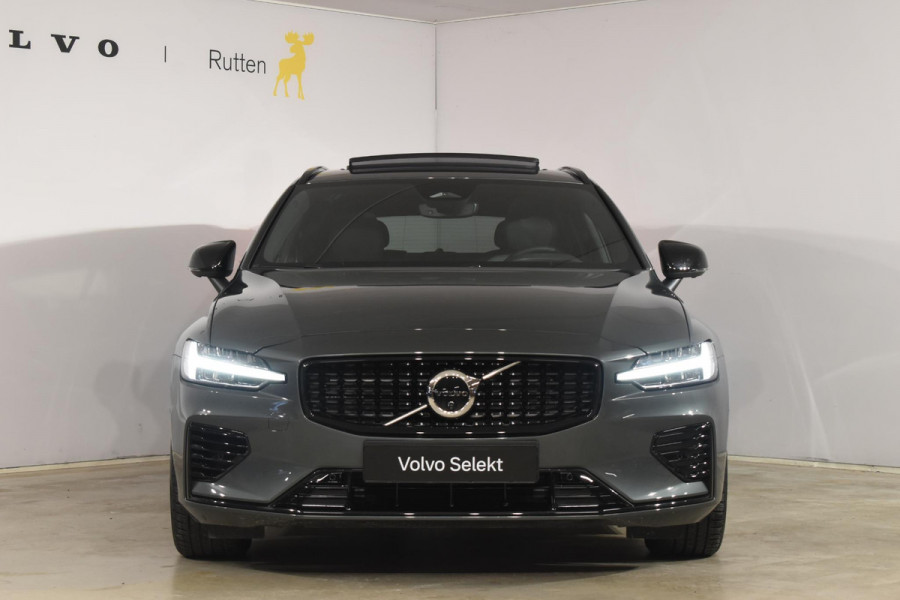 Volvo V60 T8 455PK Plug-in hybrid AWD Plus Dark / Adaptive Cruise Control / 360 Camera / Harman Kardon / Head-up display / Panorama schuifdak / Stoel- en stuurverwarming / Stoelverwarming achter / Trekhaak elektrisch wegklapbaar / Elektrische stoelen met geheugen