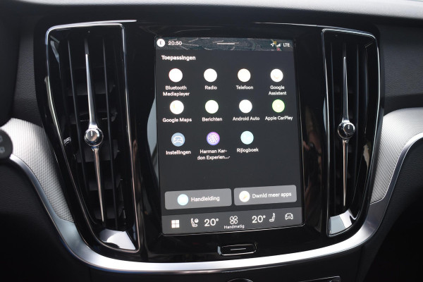 Volvo V60 T8 455PK Plug-in hybrid AWD Plus Dark / Adaptive Cruise Control / 360 Camera / Harman Kardon / Head-up display / Panorama schuifdak / Stoel- en stuurverwarming / Stoelverwarming achter / Trekhaak elektrisch wegklapbaar / Elektrische stoelen met geheugen
