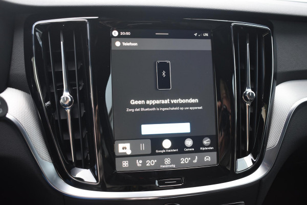 Volvo V60 T8 455PK Plug-in hybrid AWD Plus Dark / Adaptive Cruise Control / 360 Camera / Harman Kardon / Head-up display / Panorama schuifdak / Stoel- en stuurverwarming / Stoelverwarming achter / Trekhaak elektrisch wegklapbaar / Elektrische stoelen met geheugen