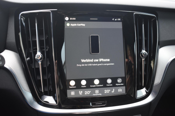 Volvo V60 T8 455PK Plug-in hybrid AWD Plus Dark / Adaptive Cruise Control / 360 Camera / Harman Kardon / Head-up display / Panorama schuifdak / Stoel- en stuurverwarming / Stoelverwarming achter / Trekhaak elektrisch wegklapbaar / Elektrische stoelen met geheugen