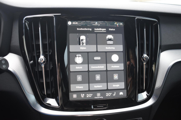Volvo V60 T8 455PK Plug-in hybrid AWD Plus Dark / Adaptive Cruise Control / 360 Camera / Harman Kardon / Head-up display / Panorama schuifdak / Stoel- en stuurverwarming / Stoelverwarming achter / Trekhaak elektrisch wegklapbaar / Elektrische stoelen met geheugen