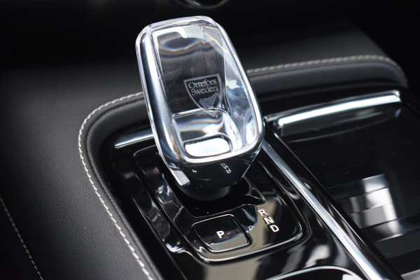 Volvo V60 T8 455PK Plug-in hybrid AWD Plus Dark / Adaptive Cruise Control / 360 Camera / Harman Kardon / Head-up display / Panorama schuifdak / Stoel- en stuurverwarming / Stoelverwarming achter / Trekhaak elektrisch wegklapbaar / Elektrische stoelen met geheugen