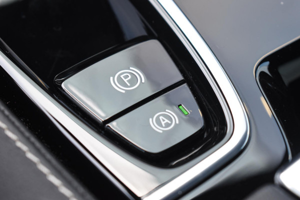 Volvo V60 T8 455PK Plug-in hybrid AWD Plus Dark / Adaptive Cruise Control / 360 Camera / Harman Kardon / Head-up display / Panorama schuifdak / Stoel- en stuurverwarming / Stoelverwarming achter / Trekhaak elektrisch wegklapbaar / Elektrische stoelen met geheugen