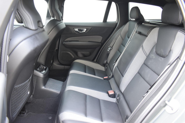 Volvo V60 T8 455PK Plug-in hybrid AWD Plus Dark / Adaptive Cruise Control / 360 Camera / Harman Kardon / Head-up display / Panorama schuifdak / Stoel- en stuurverwarming / Stoelverwarming achter / Trekhaak elektrisch wegklapbaar / Elektrische stoelen met geheugen