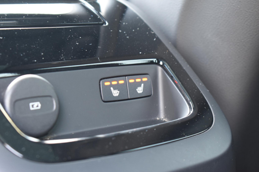 Volvo V60 T8 455PK Plug-in hybrid AWD Plus Dark / Adaptive Cruise Control / 360 Camera / Harman Kardon / Head-up display / Panorama schuifdak / Stoel- en stuurverwarming / Stoelverwarming achter / Trekhaak elektrisch wegklapbaar / Elektrische stoelen met geheugen