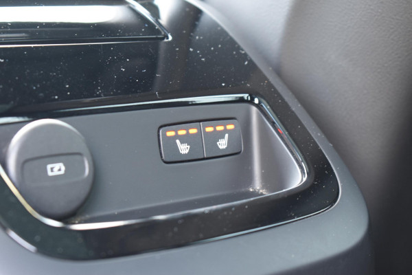 Volvo V60 T8 455PK Plug-in hybrid AWD Plus Dark / Adaptive Cruise Control / 360 Camera / Harman Kardon / Head-up display / Panorama schuifdak / Stoel- en stuurverwarming / Stoelverwarming achter / Trekhaak elektrisch wegklapbaar / Elektrische stoelen met geheugen