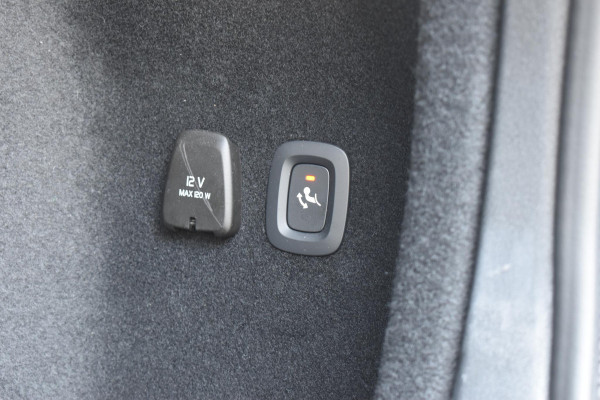Volvo V60 T8 455PK Plug-in hybrid AWD Plus Dark / Adaptive Cruise Control / 360 Camera / Harman Kardon / Head-up display / Panorama schuifdak / Stoel- en stuurverwarming / Stoelverwarming achter / Trekhaak elektrisch wegklapbaar / Elektrische stoelen met geheugen