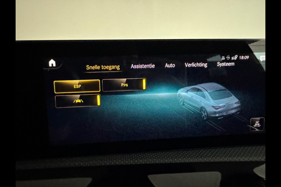 Mercedes-Benz CLA-Klasse 220 4MATIC AMG Pano|Burmester|Dodehoek