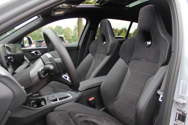 BMW 1-serie 120 M Sport Pro / Zeer compleet! / Panoramadak / 360Camera / Head-up / Harman Kardon / 19'' / Leer&Alcantara / Elektr. Stoelen / Stoel+Stuurverwarming Dodehoek / DAB / Cruise Control