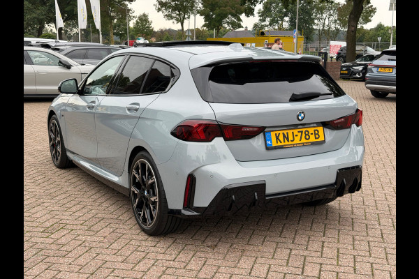 BMW 1-serie 120 M Sport Pro / Zeer compleet! / Panoramadak / 360Camera / Head-up / Harman Kardon / 19'' / Leer&Alcantara / Elektr. Stoelen / Stoel+Stuurverwarming Dodehoek / DAB / Cruise Control