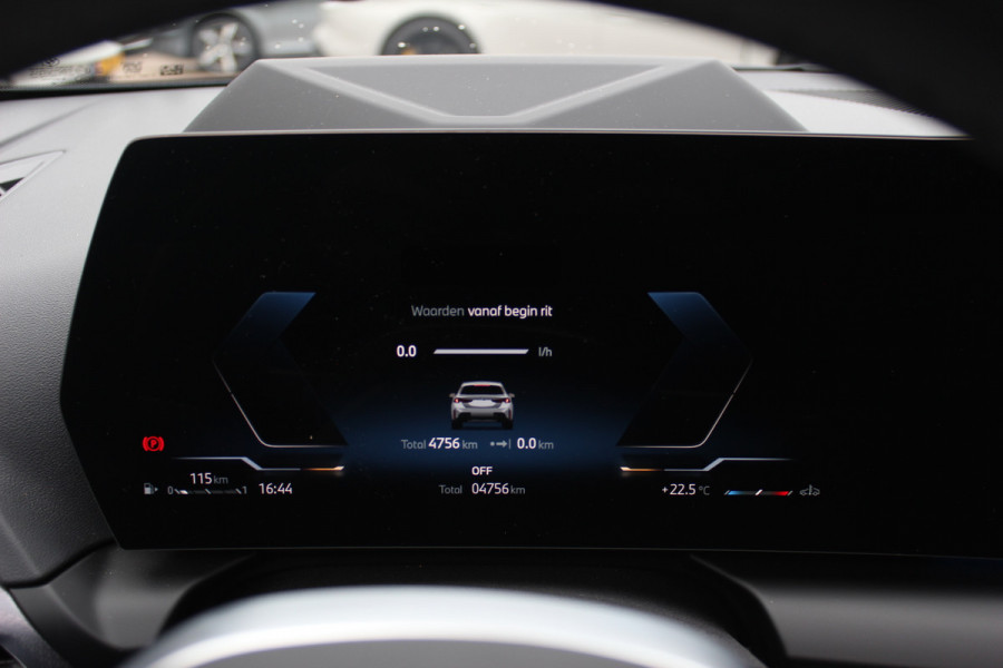 BMW 1-serie 120 M Sport Pro / Zeer compleet! / Panoramadak / 360Camera / Head-up / Harman Kardon / 19'' / Leer&Alcantara / Elektr. Stoelen / Stoel+Stuurverwarming Dodehoek / DAB / Cruise Control