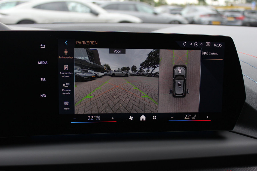 BMW 1-serie 120 M Sport Pro / Zeer compleet! / Panoramadak / 360Camera / Head-up / Harman Kardon / 19'' / Leer&Alcantara / Elektr. Stoelen / Stoel+Stuurverwarming Dodehoek / DAB / Cruise Control