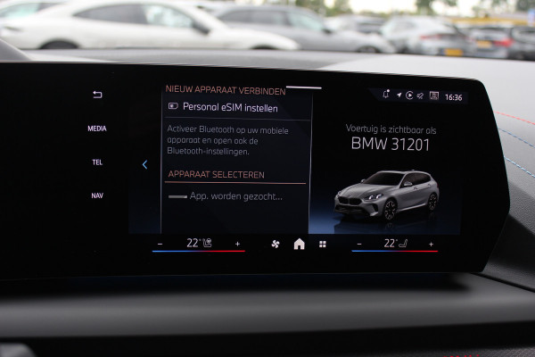 BMW 1-serie 120 M Sport Pro / Zeer compleet! / Panoramadak / 360Camera / Head-up / Harman Kardon / 19'' / Leer&Alcantara / Elektr. Stoelen / Stoel+Stuurverwarming Dodehoek / DAB / Cruise Control