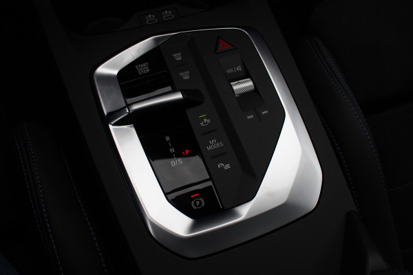BMW 1-serie 120 M Sport Pro / Zeer compleet! / Panoramadak / 360Camera / Head-up / Harman Kardon / 19'' / Leer&Alcantara / Elektr. Stoelen / Stoel+Stuurverwarming Dodehoek / DAB / Cruise Control