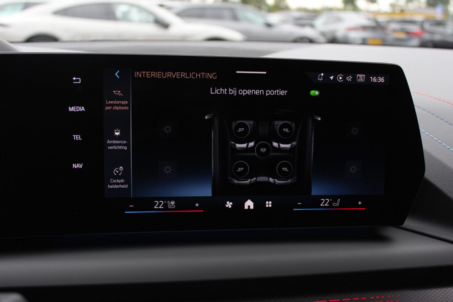 BMW 1-serie 120 M Sport Pro / Zeer compleet! / Panoramadak / 360Camera / Head-up / Harman Kardon / 19'' / Leer&Alcantara / Elektr. Stoelen / Stoel+Stuurverwarming Dodehoek / DAB / Cruise Control