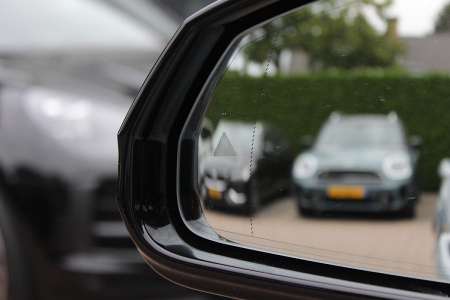 BMW 1-serie 120 M Sport Pro / Zeer compleet! / Panoramadak / 360Camera / Head-up / Harman Kardon / 19'' / Leer&Alcantara / Elektr. Stoelen / Stoel+Stuurverwarming Dodehoek / DAB / Cruise Control