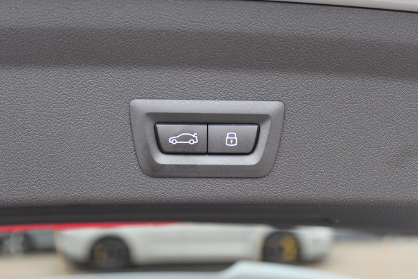 BMW 1-serie 120 M Sport Pro / Zeer compleet! / Panoramadak / 360Camera / Head-up / Harman Kardon / 19'' / Leer&Alcantara / Elektr. Stoelen / Stoel+Stuurverwarming Dodehoek / DAB / Cruise Control