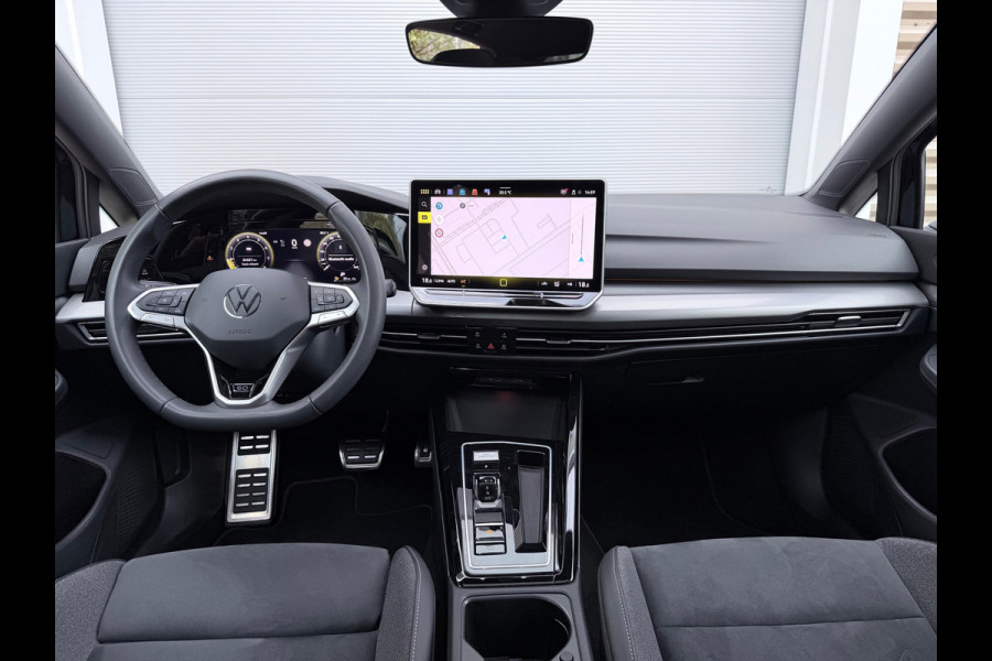 Volkswagen Golf 1.5 eTSI R-Line Pano/Memory/Matrix